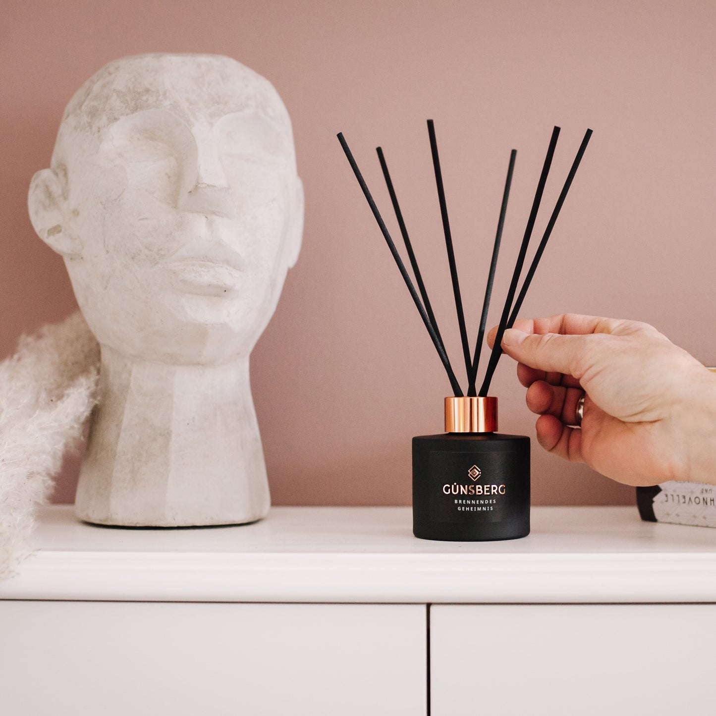 Luxuriöser Premiumduft „Brennendes Geheimnis“ im edlen Glasflakon – inspiriert von Stefan Zweig, in Österreich handgefertigt